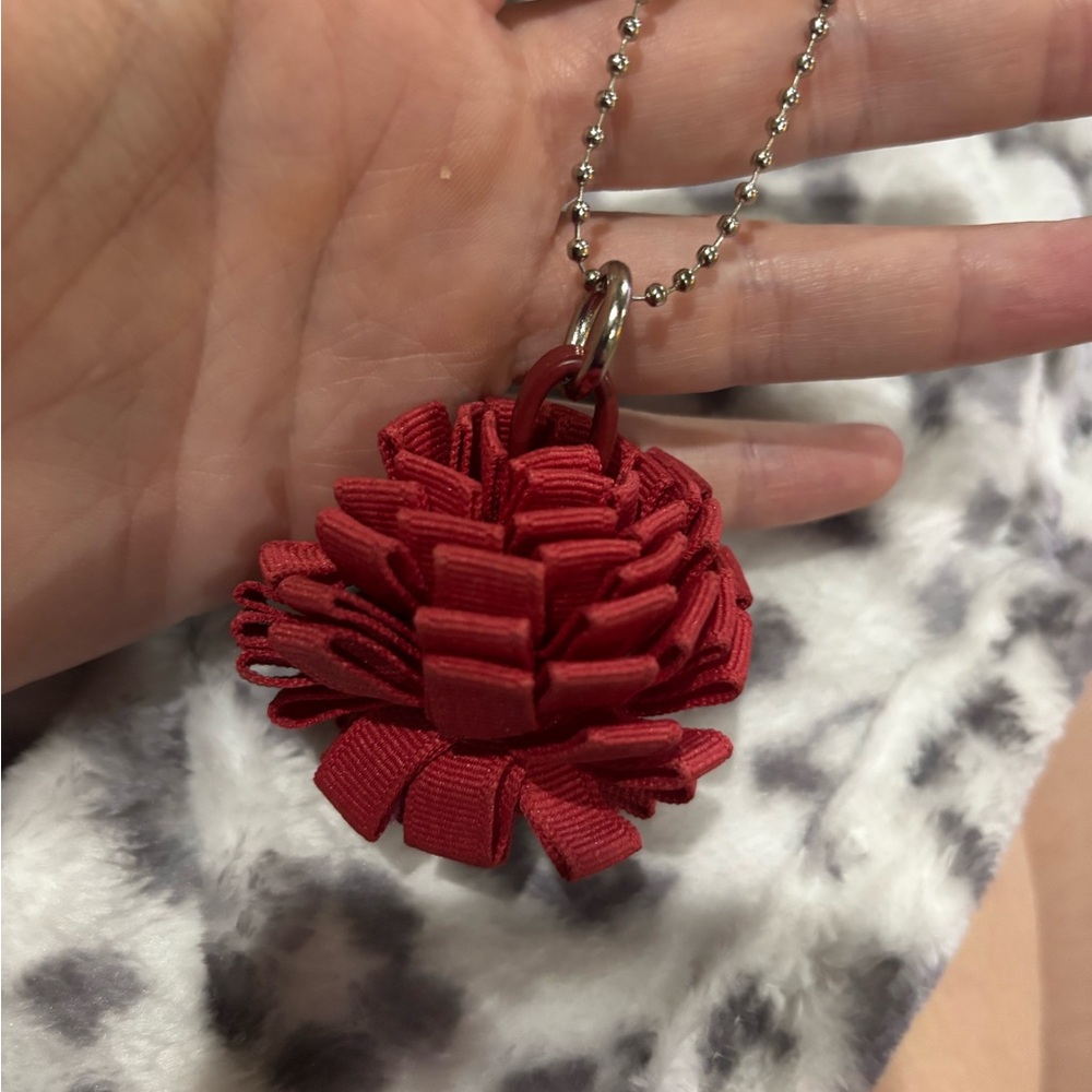 New Coach Poppy Pom Pom Purse Flair Hangtag with chain.